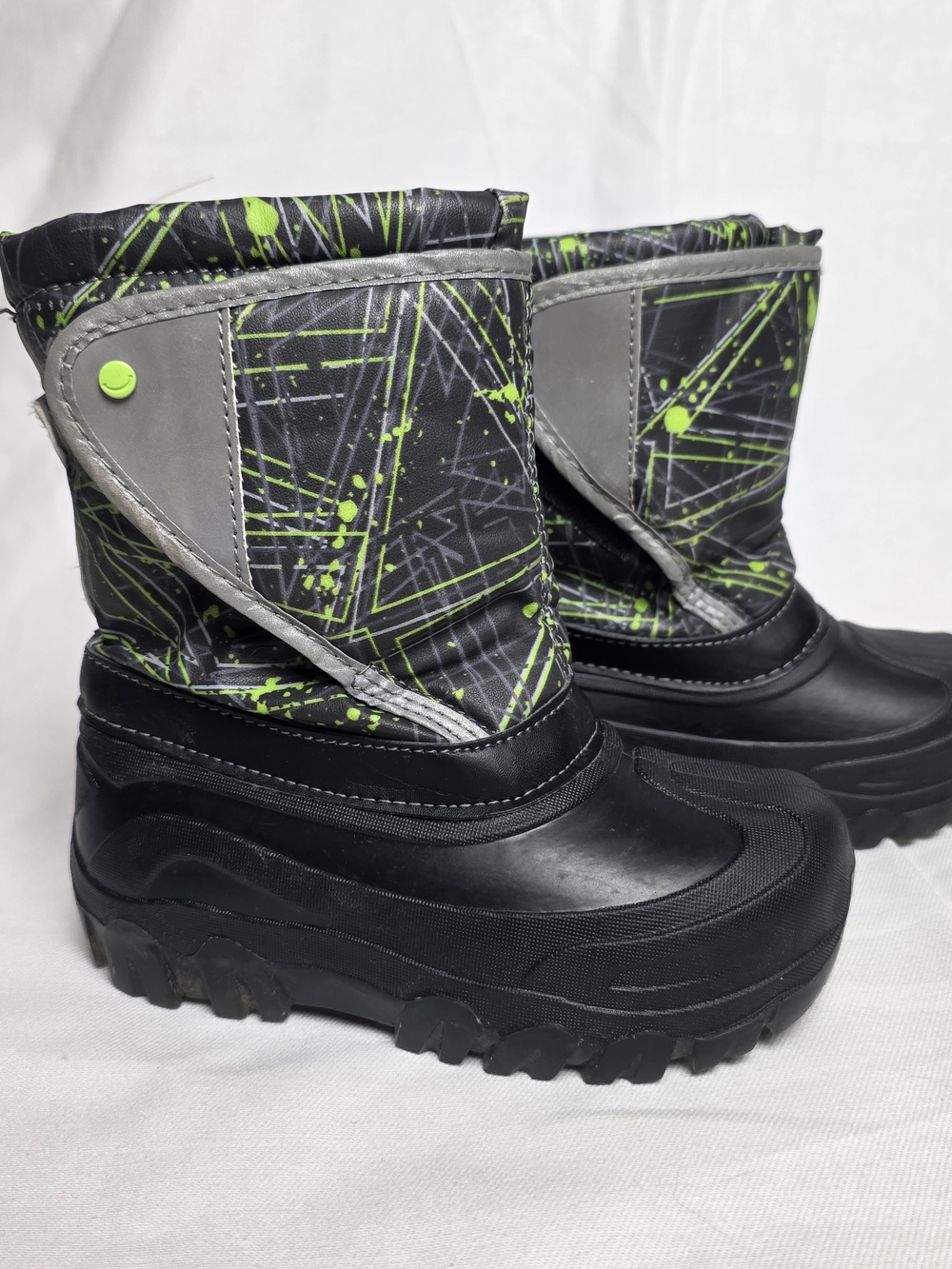 Members Mark 11/12 Kids LIGHT UP High Visibility Black & Green Winter Snow Boots